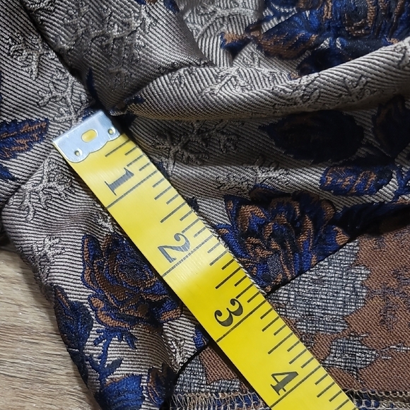 Blank NYC High Waist Floral Brocade Shorts - Metallic Bronze and Navy - Picture 7 of 12